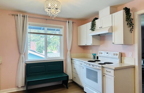 Southeast Salem Apartamento | Audrey- an ode to an icon