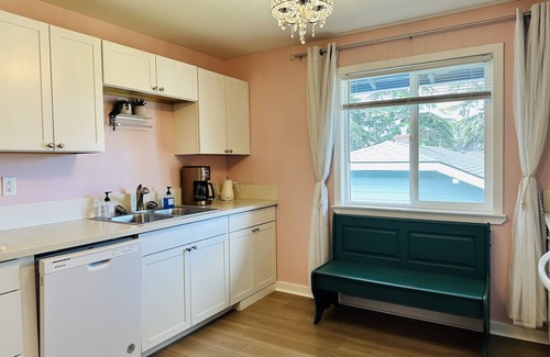 Southeast Salem Apartamento | Audrey- an ode to an icon