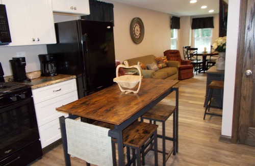 Jones Mills Casa | Aug. & Sept. price reduction! Near Parks,Events,Attractions! Hot tub & Firepit!
