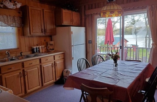Keeseville Cabina | Retiro Adirondack Classic ubicado en las orillas del lago privado Augur