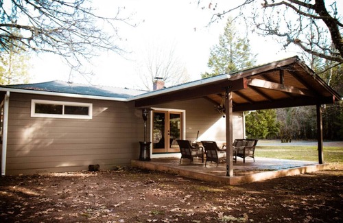 Cave Junction Casa | Augustino Vineyard Cowboy Cabin Cave Junction