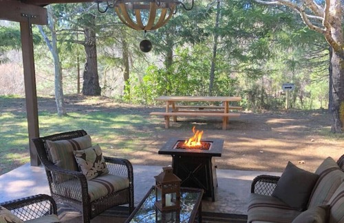 Cave Junction Casa | Augustino Vineyard Cowboy Cabin Cave Junction