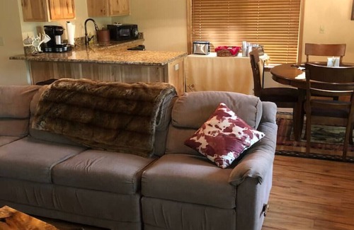 Cave Junction Cabina | Augustino Vineyard Winery Cabin Cave Junction