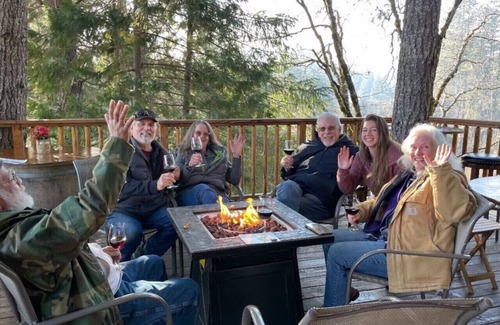 Cave Junction Cabina | Augustino Vineyard Winery Cabin Cave Junction
