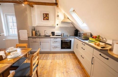 Ediger Casa | Aunt Agnes House 8 person house with covered courtyard and barbecue