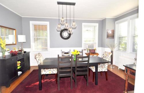 Berkeley Springs Casa | Aunt Bea's Bungalow - Pet Friendly - Hot Tub - Screen Porch - Wifi - Fenced Yard - King Bed - Town