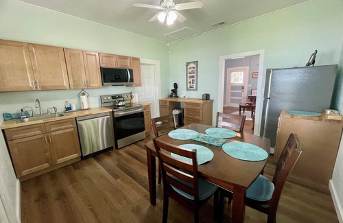 Cedar Key Cabaña | Aunt May's - Waterfront Cottage in Cedar Key!