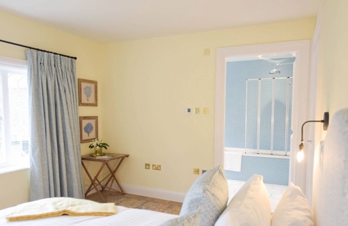 Warninglid Cabaña | Aunt's House - sleeps 10 guests in 5 bedrooms