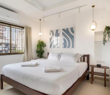Pali Hill Apartamento | Aura 2BHK Bandra W by The Bombay Home Company