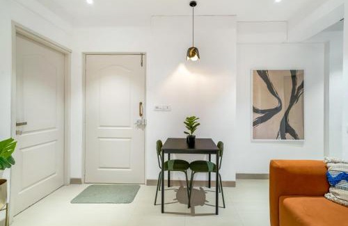 Pali Hill Apartamento | Aura 2BHK Bandra W by The Bombay Home Company