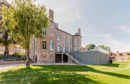 Picquigny Casa | Aura Castle
