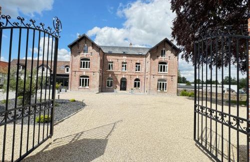 Picquigny Casa | Aura Castle