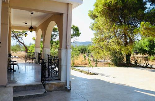 Neromilos Apartamento | Aura House - Serene and breezy home under pines