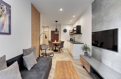 Old Town Apartamento | Aura III & Parking by Downtown Apartments