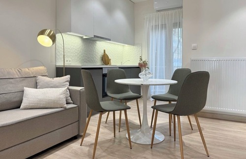 Thessaloniki Apartamento | Aura modern home. Charming 2-bedroom apartment with Wi-Fi, near to metro