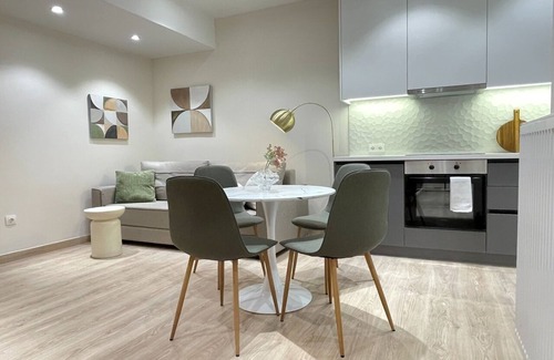 Thessaloniki Apartamento | Aura modern home. Charming 2-bedroom apartment with Wi-Fi, near to metro