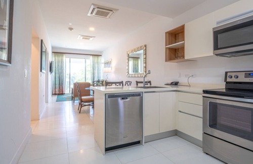 Jaburibari Apartamento | Aurba Sun and Sand: 2-bedroom apartment in welcoming Noord with WiFi, AC, Gym