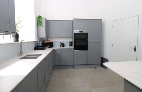Lanehead Casa | AURELIAN HOUSE, pet friendly, with hot tub in St John's Chapel