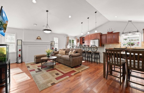 High Point Casa | Aurora Escape With Room to Relax · Yard, Gym + Basement Lounge