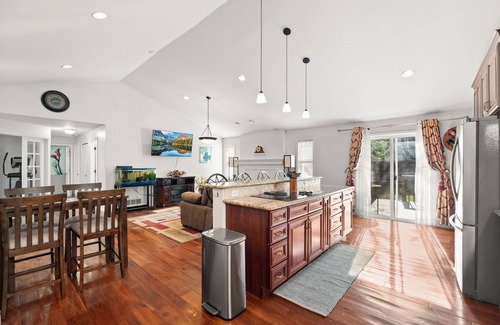 High Point Casa | Aurora Escape With Room to Relax · Yard, Gym + Basement Lounge