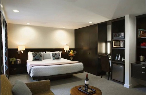 Avalon Hotel | Aurora Hotel