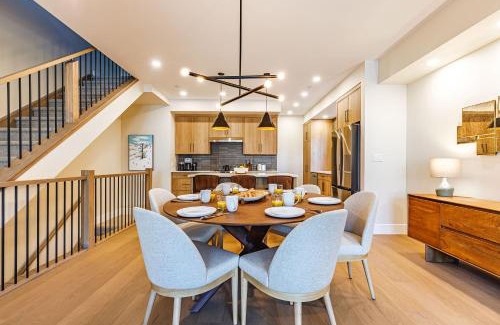 Teepee Town Casa | Aurora Luxe - Stunning Townhouse Private Hot Tub