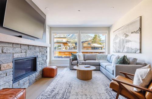 Teepee Town Casa | Aurora Luxe - Stunning Townhouse Private Hot Tub