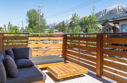 Teepee Town Casa | Aurora Luxe - Stunning Townhouse Private Hot Tub