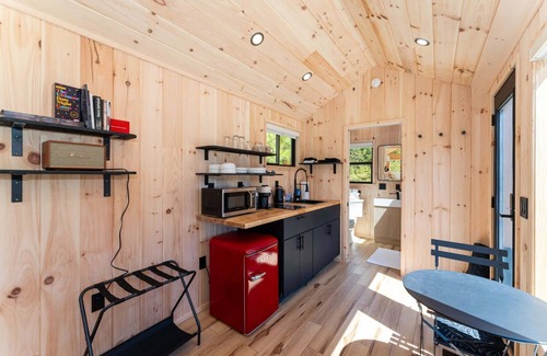 Sullivan Cabina | Aurora Nook-Cabin w/Shower & Queen Bed