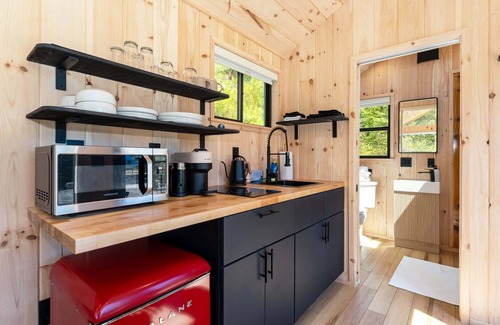 Sullivan Cabina | Aurora Nook-Cabin w/Shower & Queen Bed