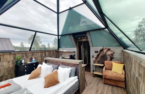 Koengaes Hotel | Aurora Pyramid Glass Igloos