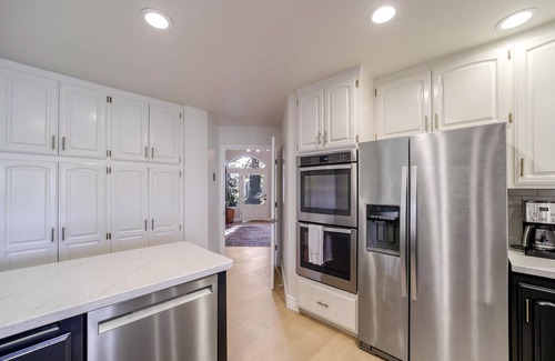 Sunset Casa | Aurora Treetop Chalet : luxury. hot tub. game room.