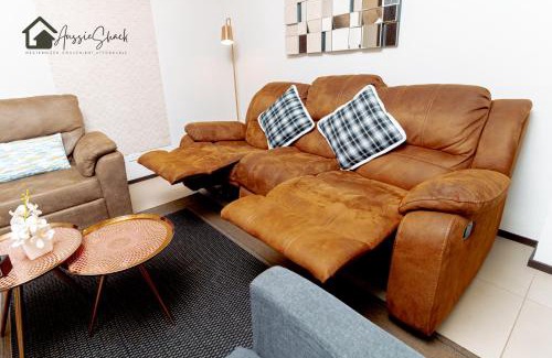 Bagumbayan Apartamento | Aussie Shack - 2BR Modern Condo with Skyline View