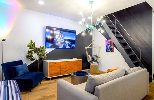 East Cesar Chavez Casa | Austin 5BR Icon Mansion 6min to RaineySt