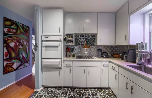 South Manchaca Casa | Austin Art House- Pet Friendly-Hot Tub! Close2-DT!