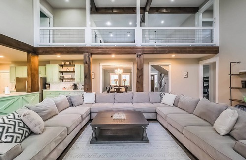 Bellville Casa | Austin Estate - Spacious home sleeps 24 in charming Bellville with a pool.