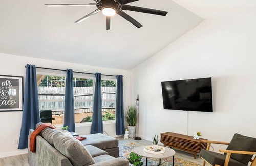 McKinney Casa | Austin Getaway-Perfect for Groups of 8 and Pets!