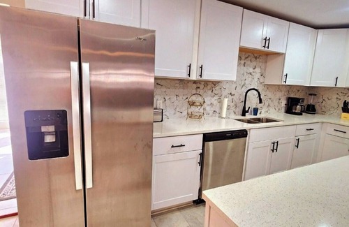 Westside Casa | Austin Gray: 5Bd/2Bth/Huge Vacation Home Sleeps 12!