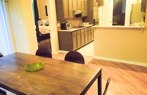 Wells Branch Casa | Perfecto Austin Getaway! Bañera de hidromasaje, sala de juegos, zona verde, etc.