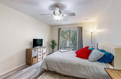 Highland Park West Apartamento | Austin Hillside Haven