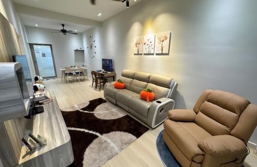 Taman Mount Austin Casa | Austin Landed Honey Nest 10pax by Our Stay