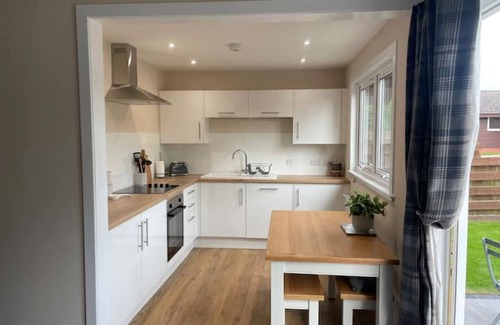 Dumfries Cabina | Austin Lodge 10, Dumfries - With 6 seat Hot tub, private garden, smart TVs