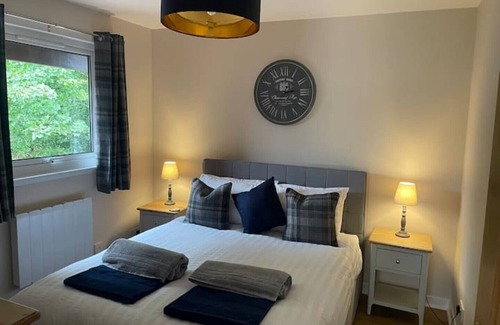 Dumfries Cabina | Austin Lodge 10, Dumfries - With 6 seat Hot tub, private garden, smart TVs