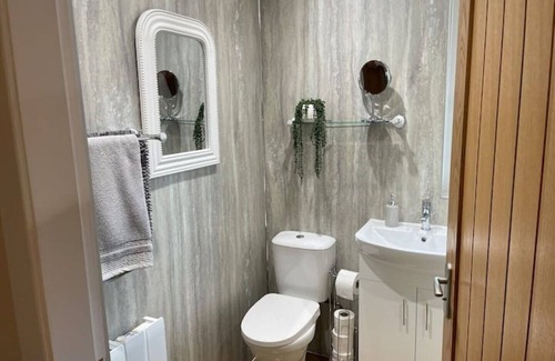 Dumfries Cabina | Austin Lodge 10, Dumfries - With 6 seat Hot tub, private garden, smart TVs