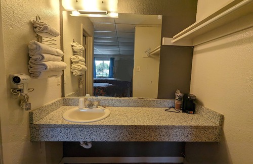 Walnut Forest Hotel | Austin Motor Inn
