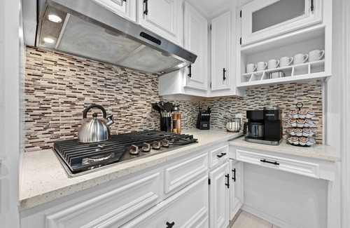 Saxony Casa | Austin Music Retreat - Spacious 5BR home w/ private pool & game room near Austin