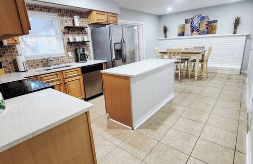Westside Casa | Austin Villa: 4Bd/2Bth Huge House/ Parking Sleeps 8! Jacksoville, FL