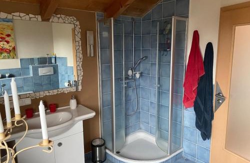 Bad Aibling Apartamento | Auszeit - Wohnung mit Garten und Bergblick
