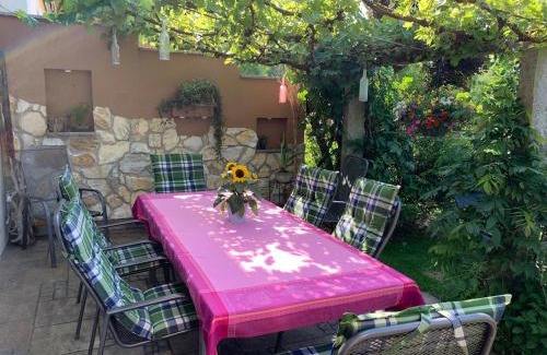 Bad Aibling Apartamento | Auszeit - Wohnung mit Garten und Bergblick