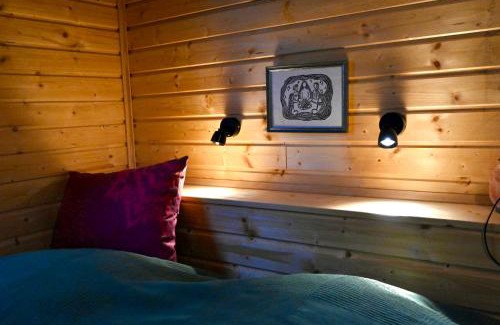 Dargun Apartamento | Autarker Schäferwagen mit Kamin ganzjährig nutzbar